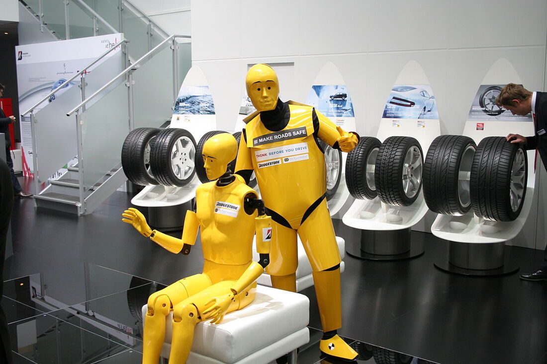 Image from IAA 2007 in Frankfurt am Main of two yellow crash test dummies with different body types